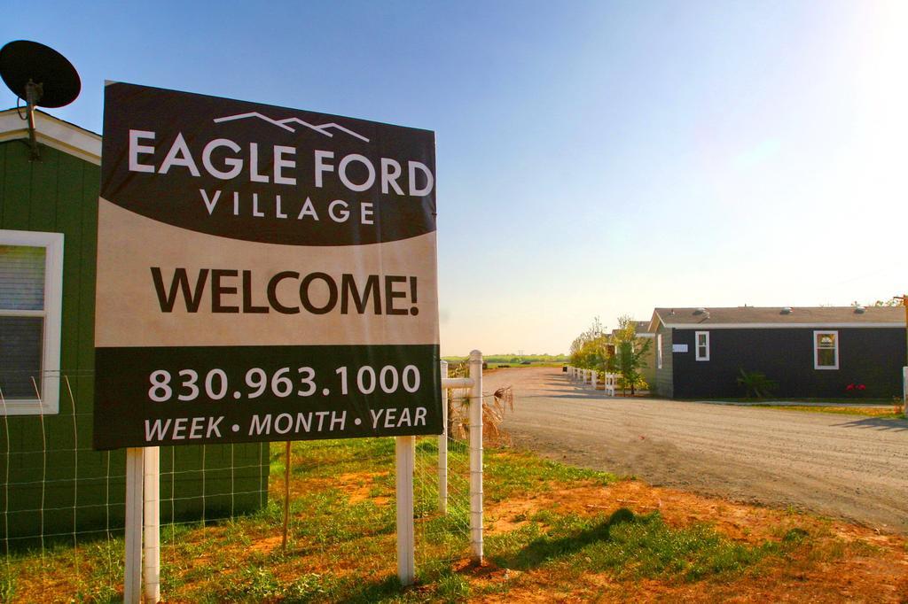 Eagle Ford Village Suites Dilley Exterior foto
